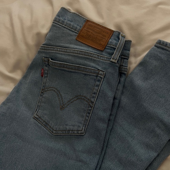 LEVI’S - Wedgies Straight Fit Women’s Jeans - Picture 2 of 5